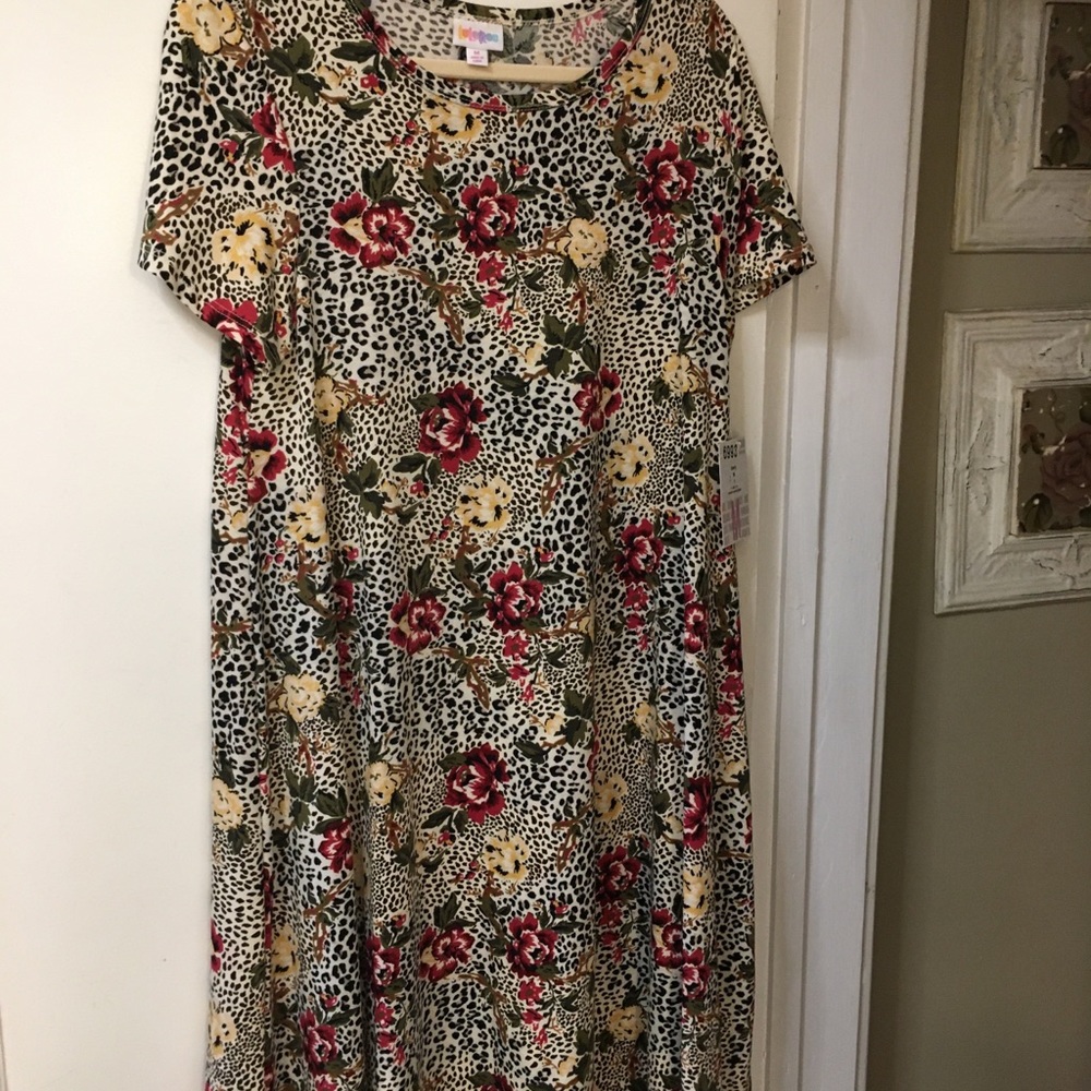 Lularoe carly leopard with roses size med nwt